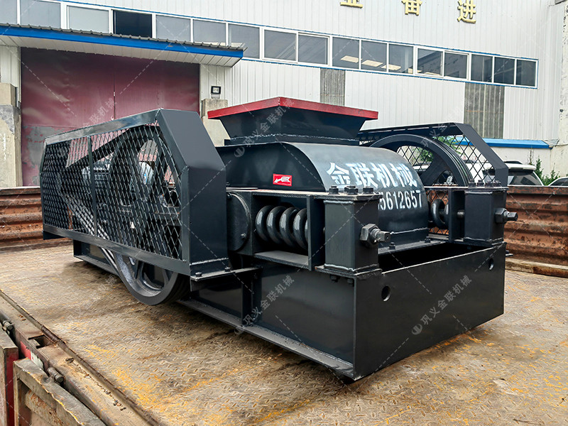 2pg400-400對(duì)輥破碎機(jī)發(fā)往廣東破碎石英砂