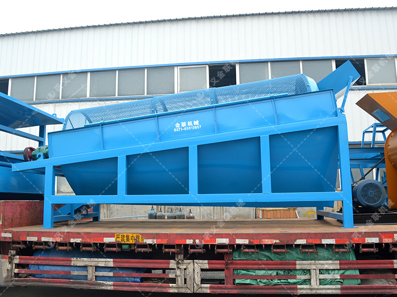 金礦石破碎生產(chǎn)線發(fā)貨圖片_雙級粉碎機(jī),滾筒篩,脫水篩