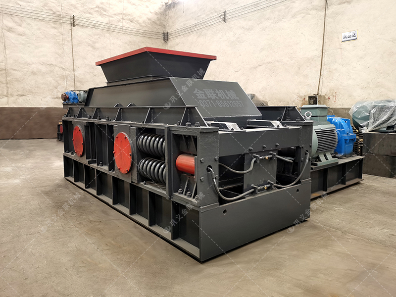 時(shí)產(chǎn)100噸瓜米石對(duì)輥制砂機(jī)有哪些型號(hào)？價(jià)格多少？