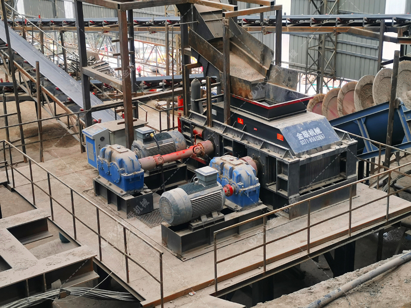 礦用液壓對(duì)輥制砂機(jī)如何實(shí)現(xiàn)砂石細(xì)碎與高產(chǎn)雙提升？